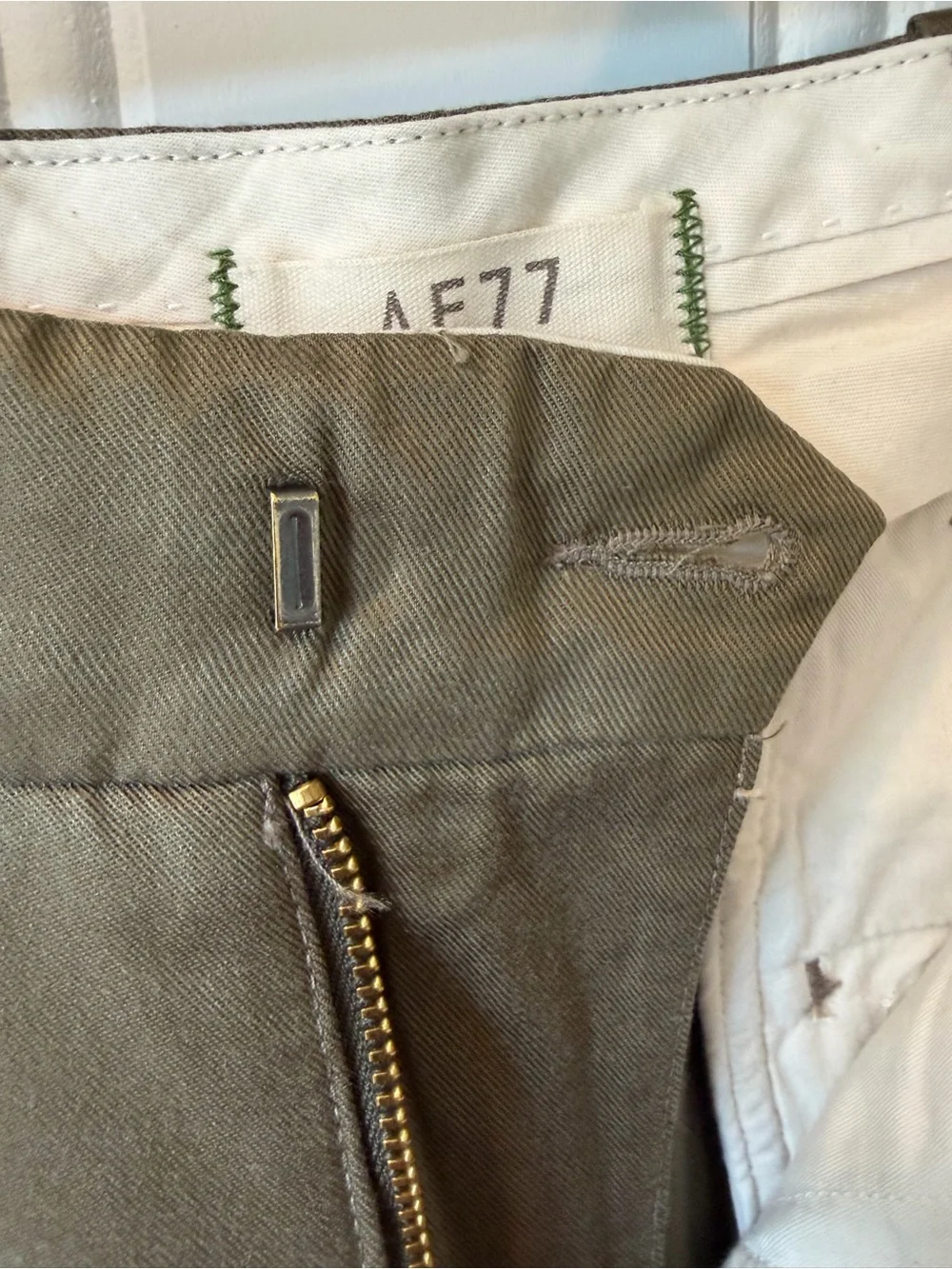 NWT AE77 Premium Pleated Trouser Pant Olive Size 4 Regular - Picture 13 of 16